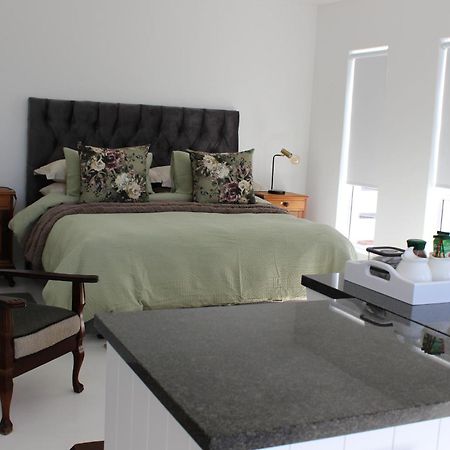 Nivenia Beach House Betty's Bay Eksteriør billede