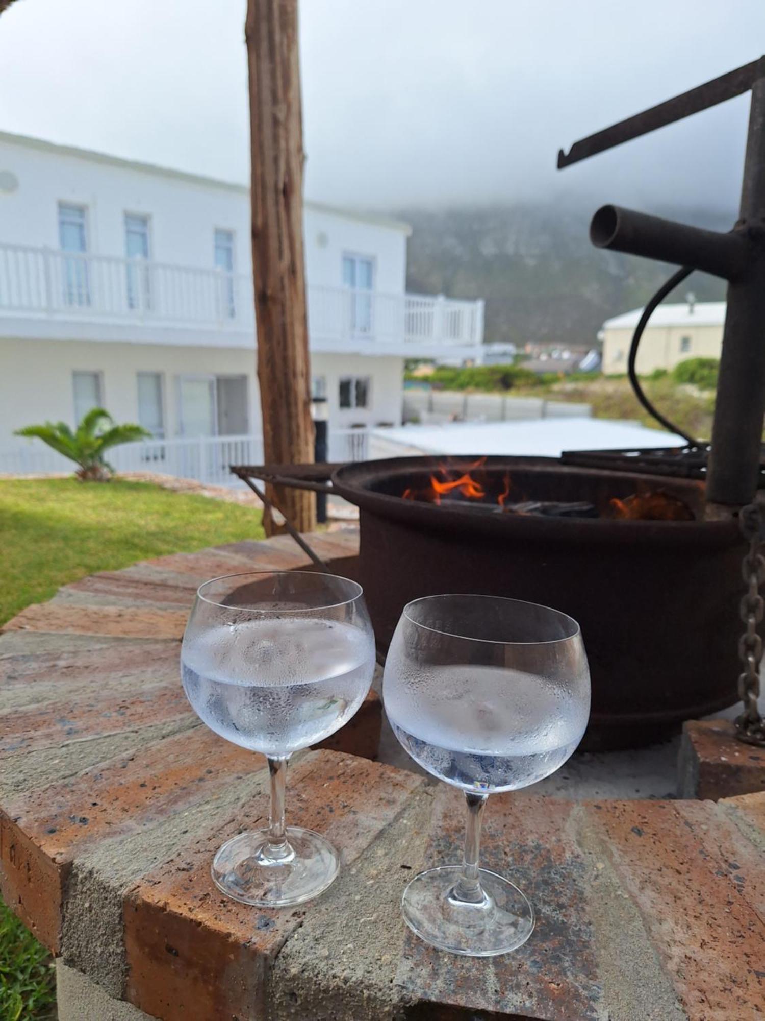 Nivenia Beach House Betty's Bay Eksteriør billede