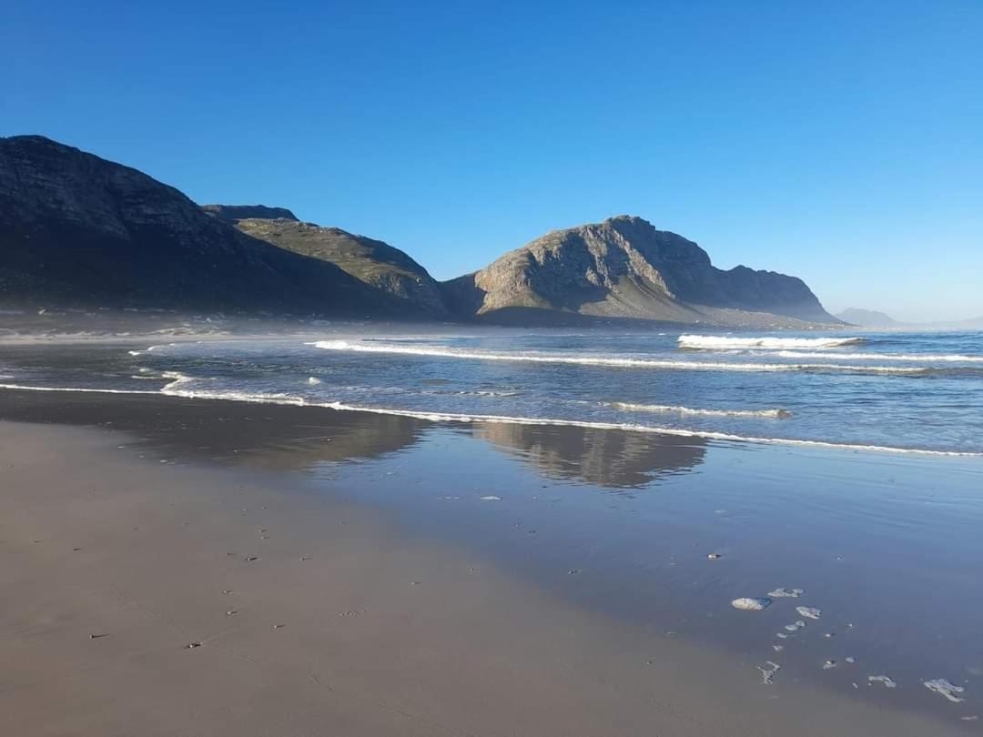 Nivenia Beach House Betty's Bay Eksteriør billede