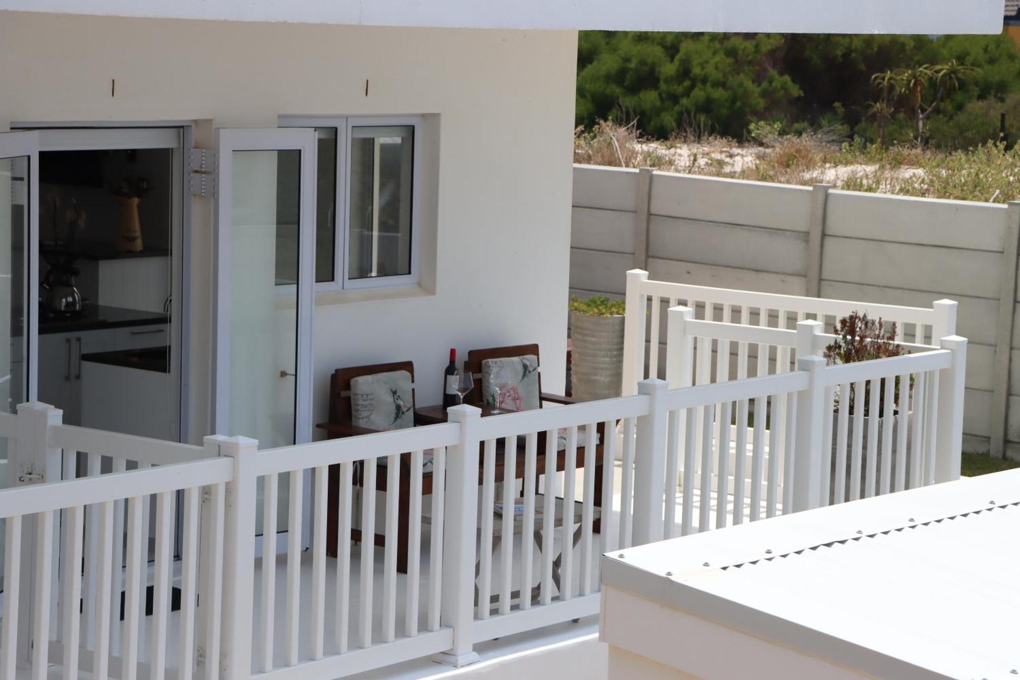Nivenia Beach House Betty's Bay Eksteriør billede