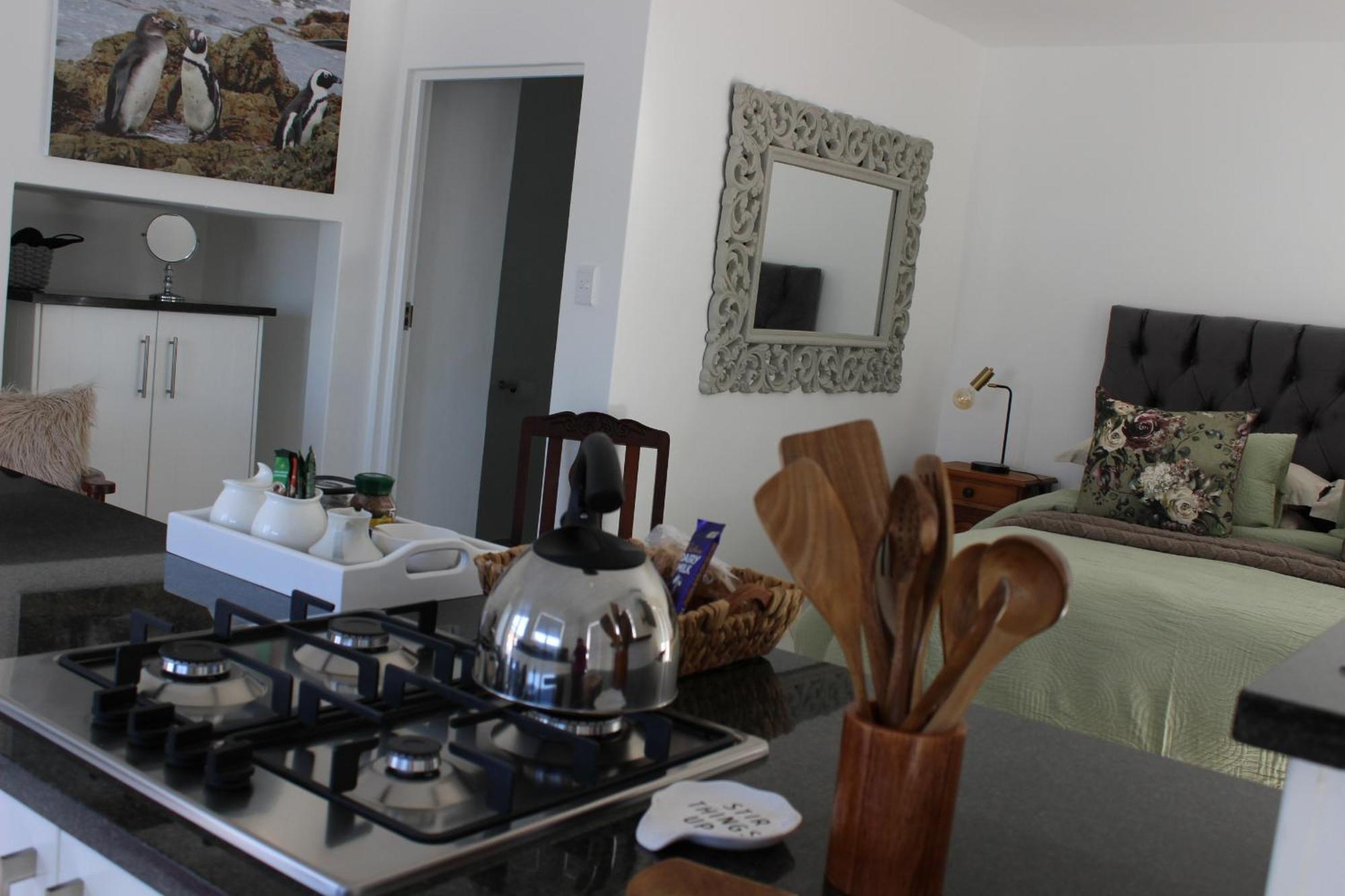 Nivenia Beach House Betty's Bay Eksteriør billede