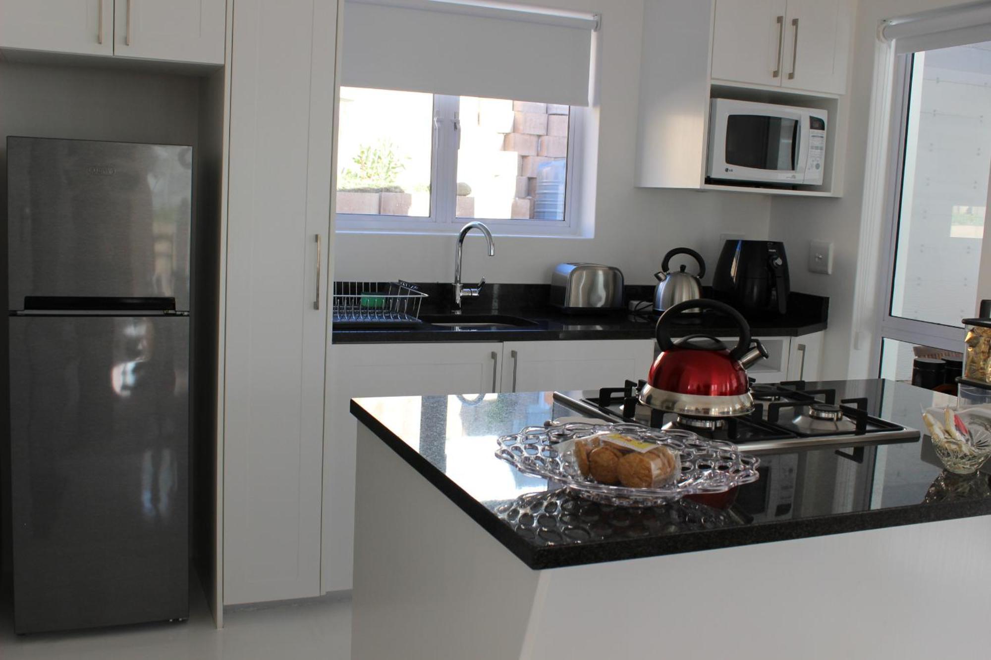 Nivenia Beach House Betty's Bay Eksteriør billede