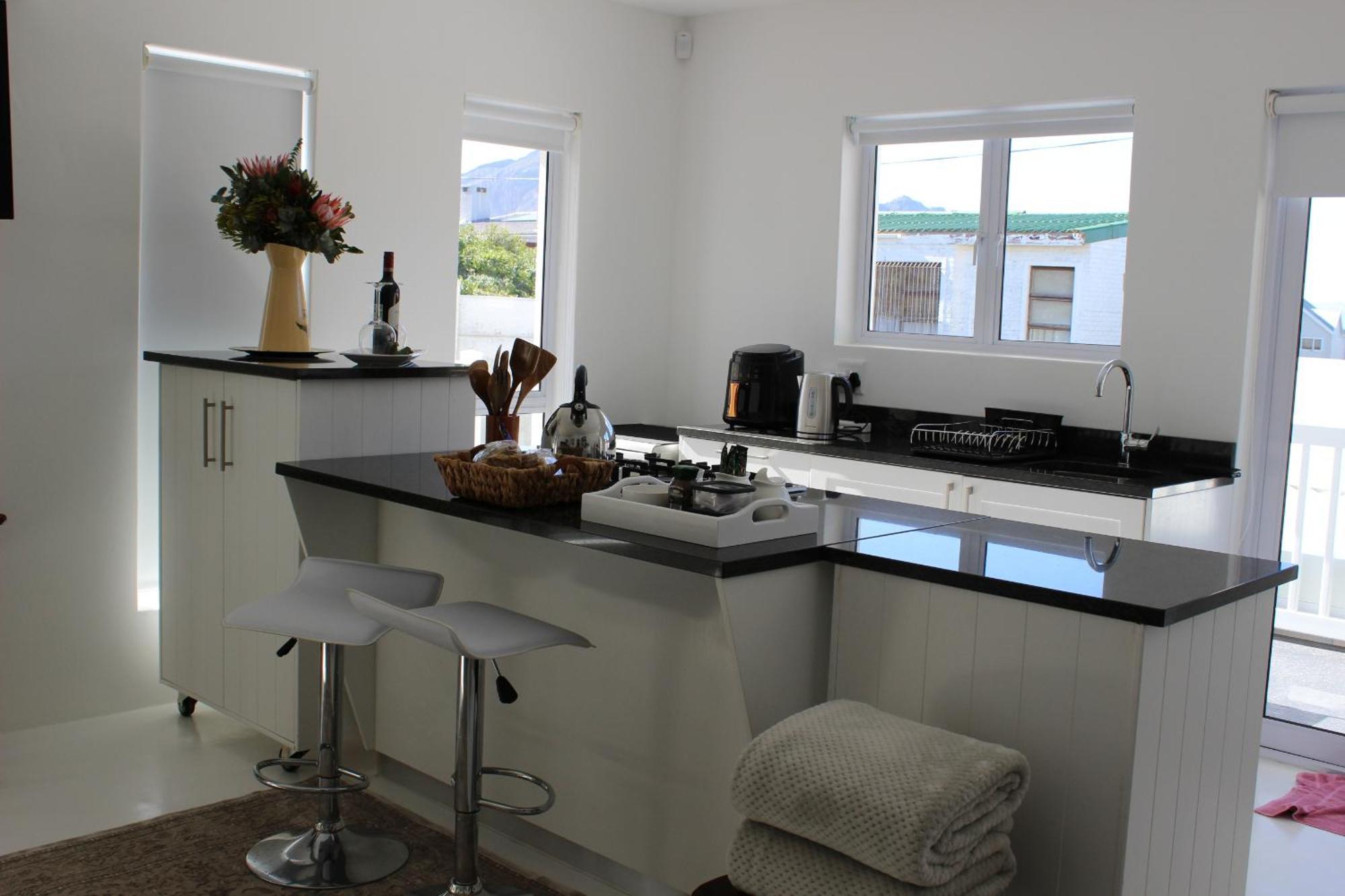 Nivenia Beach House Betty's Bay Eksteriør billede