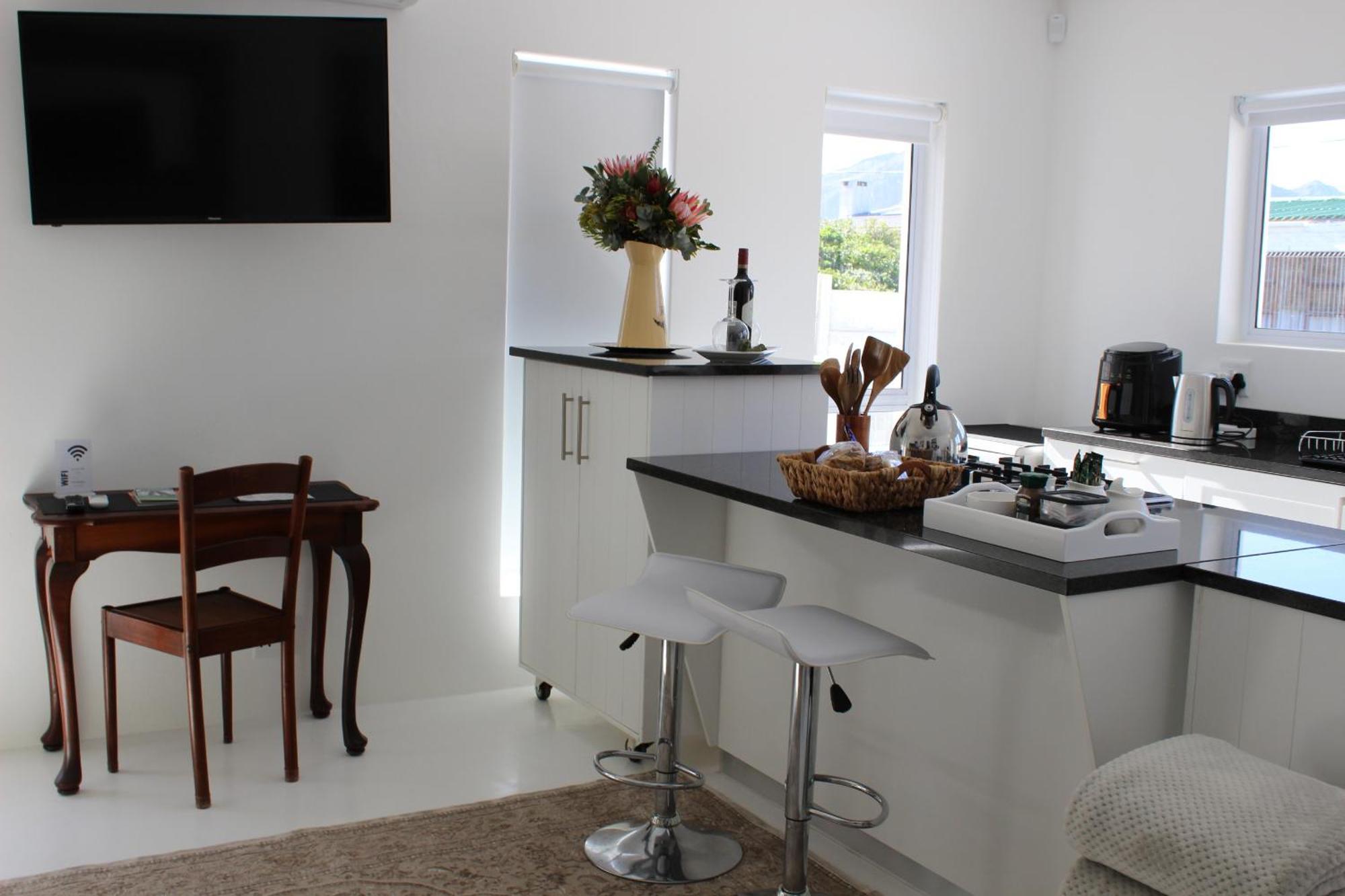 Nivenia Beach House Betty's Bay Eksteriør billede