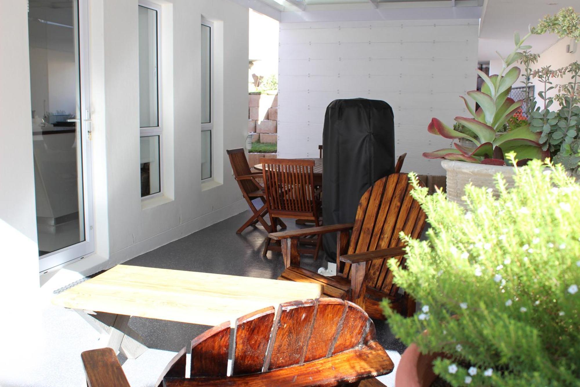 Nivenia Beach House Betty's Bay Eksteriør billede