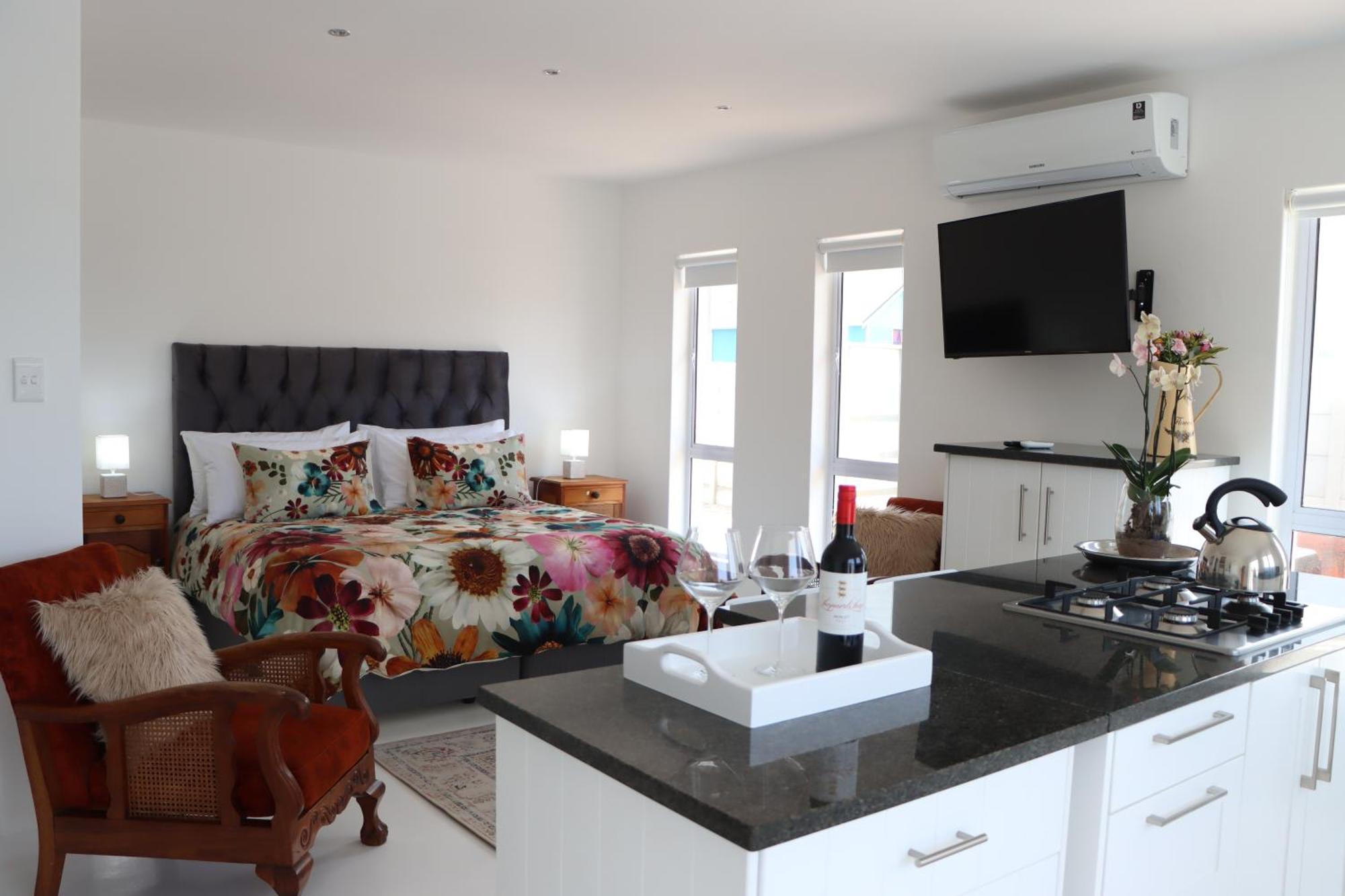 Nivenia Beach House Betty's Bay Eksteriør billede